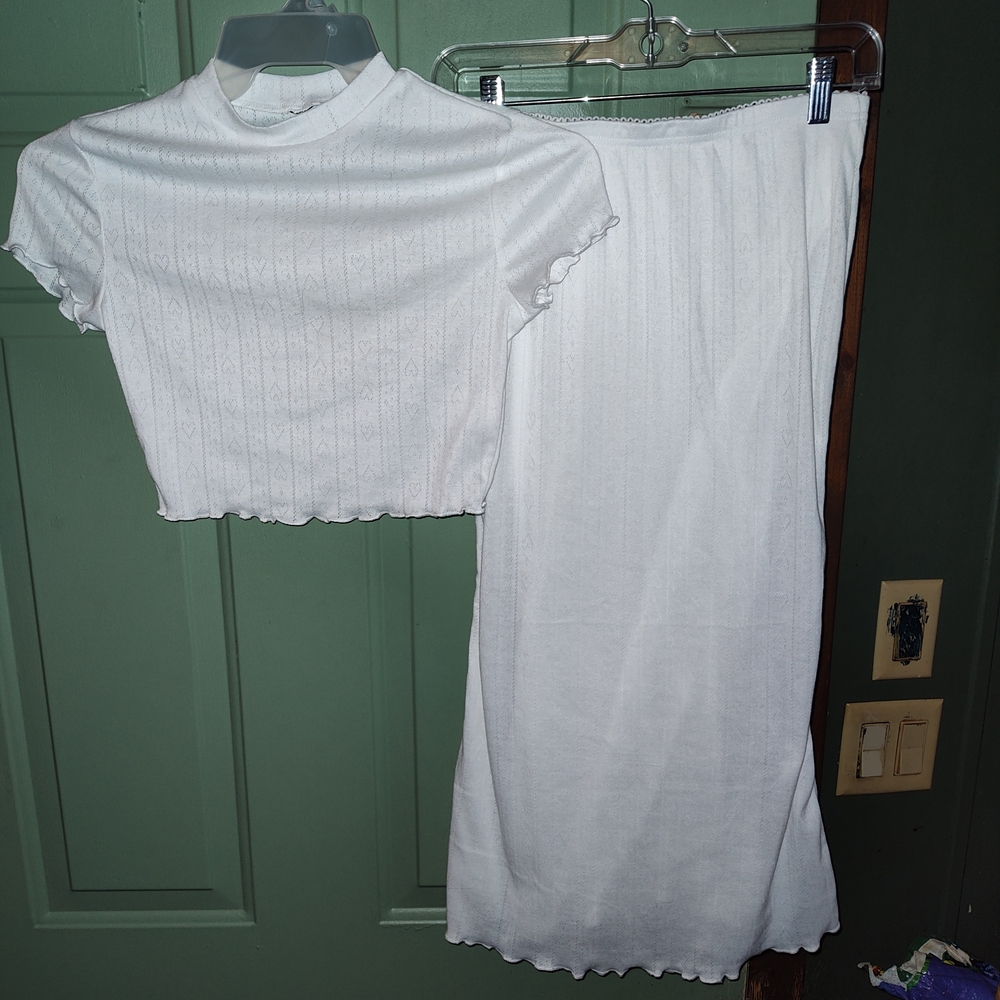 White Two-Piece Set With Lettuce Edging